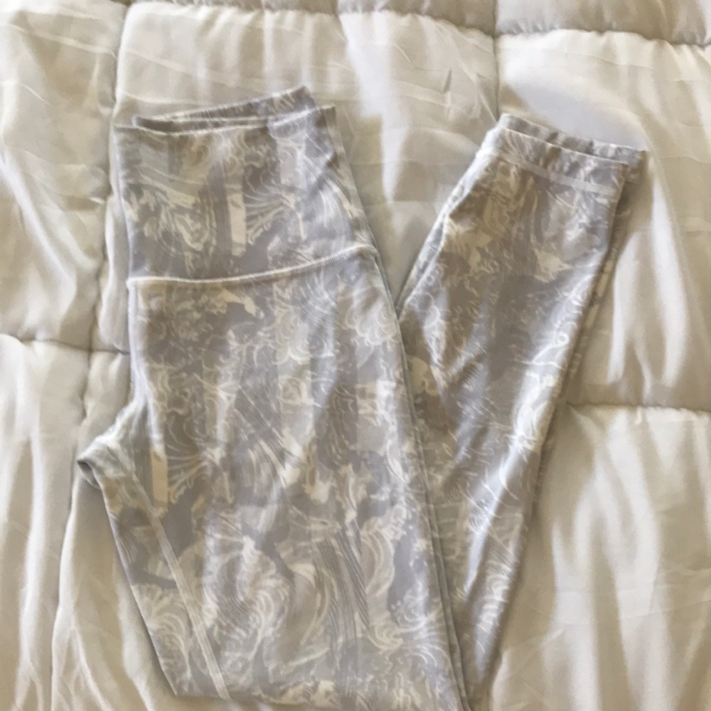 Lululemon leggings white and grey print